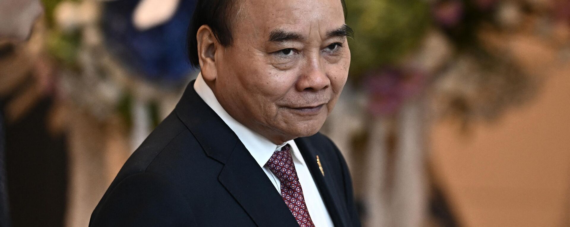 O então presidente do Vietnã, Nguyen Xuan Phuc, chega para participar do evento Diálogo dos Líderes da APEC com o Conselho Consultivo Empresarial (ABAC, na sigla em inglês) durante a cúpula de Cooperação Econômica Ásia-Pacífico (APEC, na sigla em inglês) em Bangkok, 18 de novembro de 2022 - Sputnik Brasil, 1920, 17.01.2023