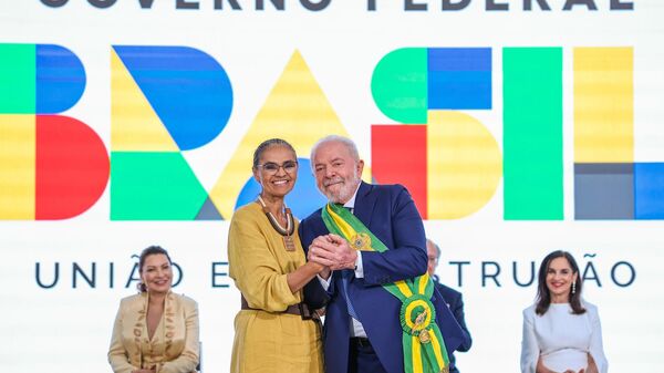 A ministra Marina Silva durante cerimônia de posse ao lado do presidente Luiz Inácio Lula da Silva (PT). Brasília (DF), 2 de janeiro de 2023 - Sputnik Brasil