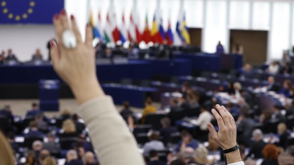 Legisladores europeus votam para eleger um vice-presidente do Parlamento Europeu em Estrasburgo, leste da França, 18 de janeiro de 2023 - Sputnik Brasil