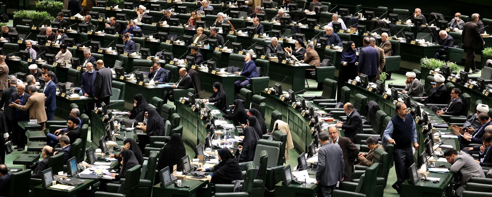Legisladores do Parlamento do Irã participam de sessão em Teerã, Irã, 22 de janeiro de 2023 - Sputnik Brasil, 1920, 22.01.2023