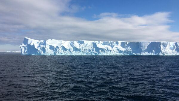 Iceberg está à deriva na Antártica - Sputnik Brasil