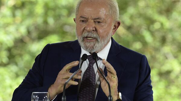 O presidente brasileiro Luiz Inácio Lula da Silva fala durante coletiva de imprensa na residência presidencial em Montevidéu em 25 de janeiro de 2023, durante sua visita ao Uruguai - Sputnik Brasil