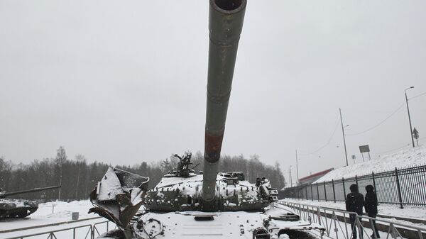 Tanque danificado em exibição em Kirovsk, região de Leningrado, Rússia, foto publicada em 24 de janeiro de 2023 - Sputnik Brasil