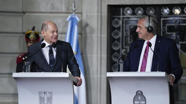 O chanceler alemão, Olaf Scholz, e o presidente da Argentina, Alberto Fernández, em coletiva de imprensa em Buenos Aires. Argentina, 28 de janeiro de 2023 - Sputnik Brasil
