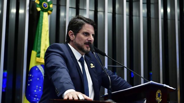 À tribuna, em discurso, senador Marcos do Val (Podemos-ES), 10 de janeiro de 2023 - Sputnik Brasil