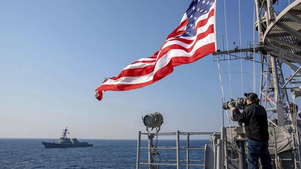 Destróier guiado de mísseis USS Leyte Gulf dos EUA navega com seu homólogo USS Truxtun como parte dos Jupiter Oak, exercícios conjuntos com Israel, no mar Mediterrâneo, 24 de janeiro de 2023 - Sputnik Brasil