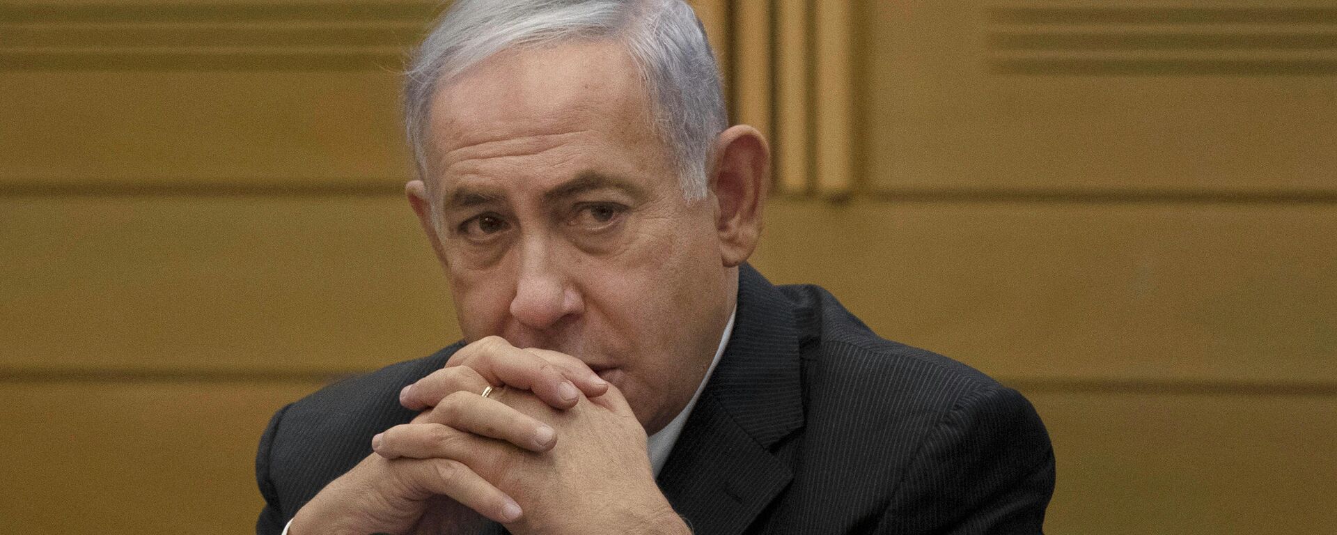 O então ex-primeiro-ministro israelense Benjamin Netanyahu durante conversa com membros de oposição do partido de direita, no Knesset, Parlamento de Israel. Jerusalém, 14 de junho de 2021 - Sputnik Brasil, 1920, 05.02.2023