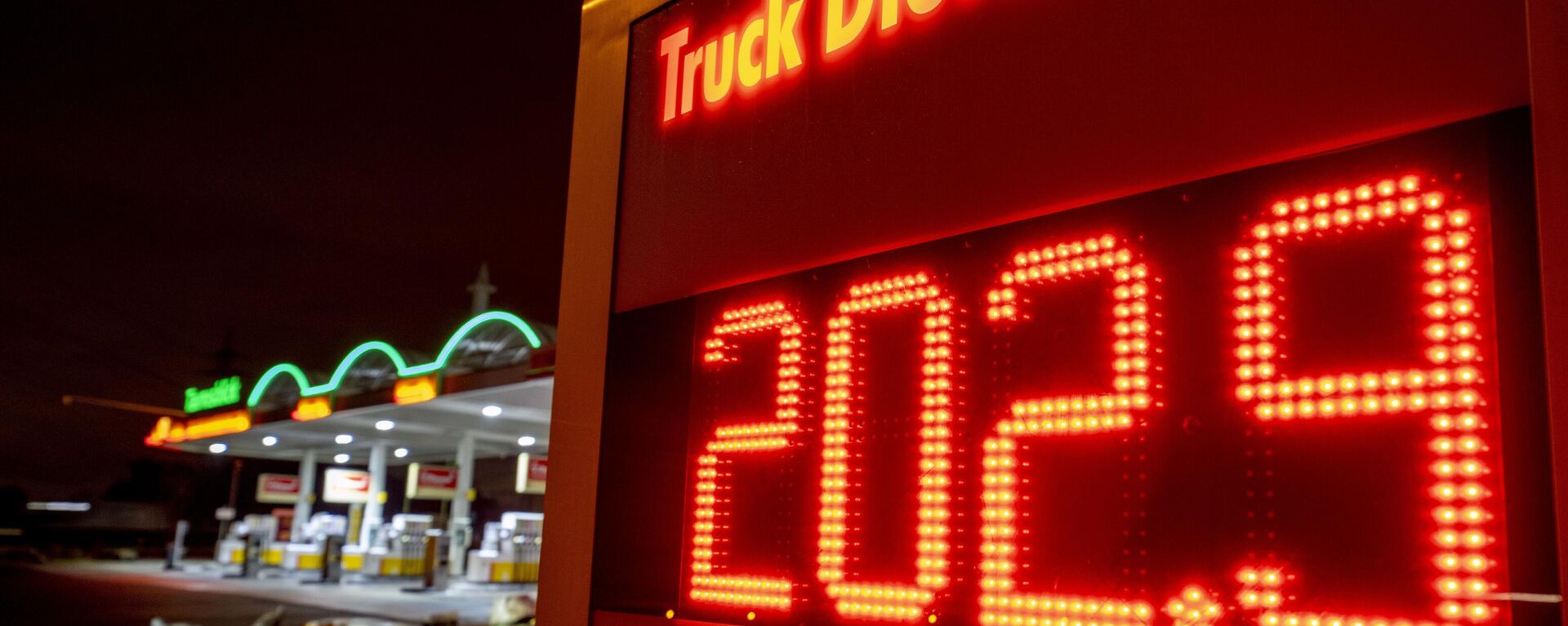 Preço do diesel para caminhões em posto de gasolina em Frankfurt, Alemanha, 27 de janeiro de 2023 - Sputnik Brasil, 1920, 06.02.2023