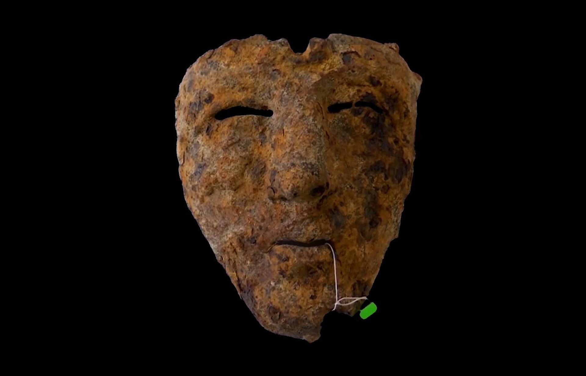 Uma máscara de parada romana datada do século II ou III d.C. é encontrada por um arqueólogo amador na Romênia - Sputnik Brasil, 1920, 08.02.2023