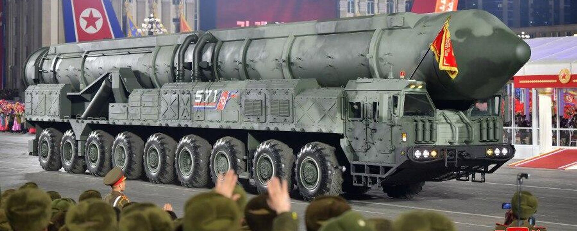 Coreia do Norte comemora 75 anos de seu Exército e mostra possível novo míssil intercontinental durante um grande desfile militar na capital norte-coreana, Pyongyang, em 8 de fevereiro - Sputnik Brasil, 1920, 09.02.2023