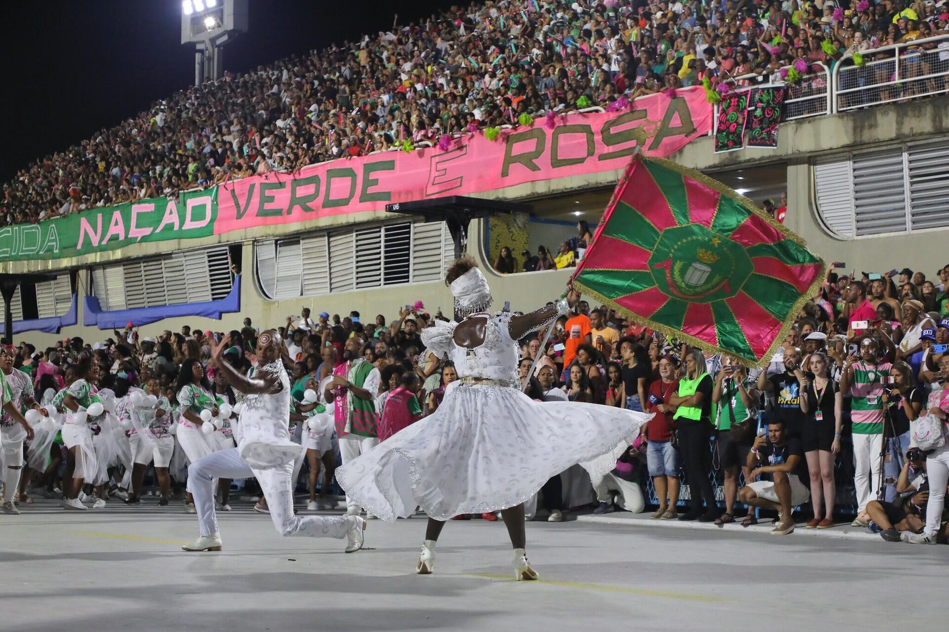 O primeiro casal de mestre-sala e porta-bandeira da escola de samba carioca Estação Primeira de Mangueira, Matheus Olivério e Cintya Santos, se apresenta durante ensaio técnico no Sambódromo da Marquês de Sapucaí. Rio de Janeiro (RJ), 29 de janeiro de 2023 - Sputnik Brasil, 1920, 15.02.2023