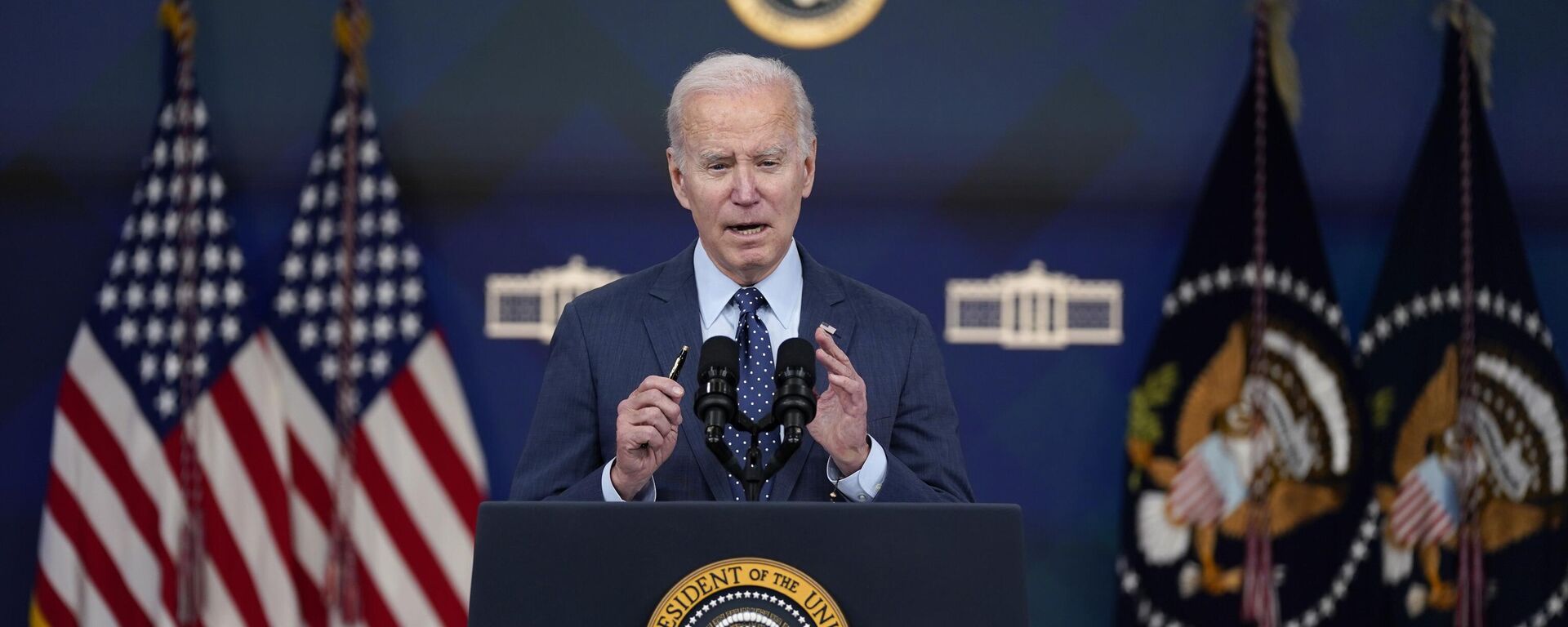 O presidente Joe Biden fala sobre o balão de vigilância chinês e outros objetos não identificados derrubados pelos militares dos EUA, 16 de fevereiro de 2023 em Washington - Sputnik Brasil, 1920, 01.03.2023