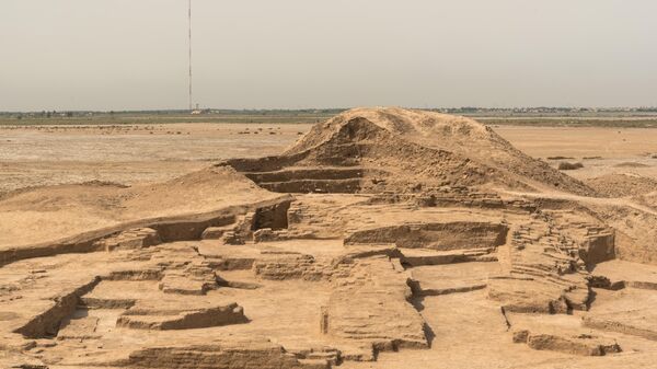 Uma equipe de arqueólogos encontrou os restos de um palácio de 4.500 anos, bem como um lendário templo sumério, no sul do Iraque - Sputnik Brasil