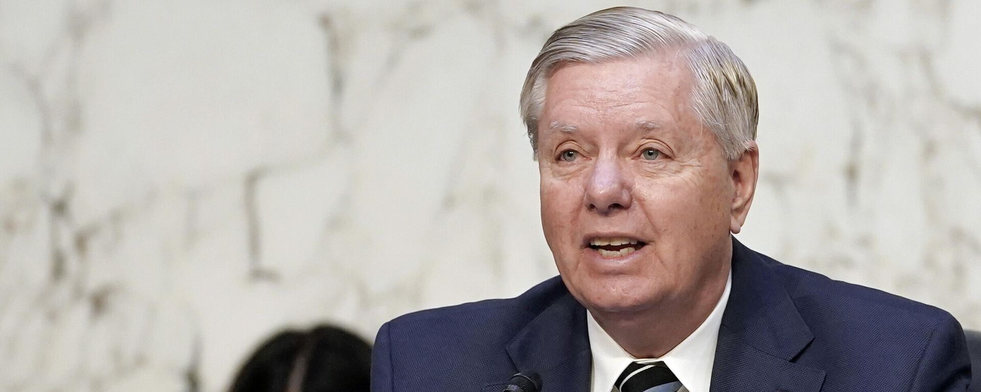 O senador Lindsey Graham, R-S.C., faz uma pergunta durante uma audiência no Comitê Judiciário do Senado sobre segurança on-line para crianças, realizada na terça-feira, 14 de fevereiro de 2023, no Capitólio, em Washington.  - Sputnik Brasil, 1920, 18.07.2025