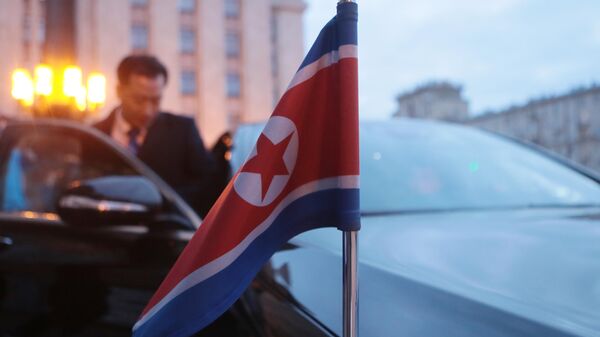 Bandeira da Coreia do Norte em carro oficial na sede do Ministério das Relações Exteriores (MRE) da Rússia - Sputnik Brasil
