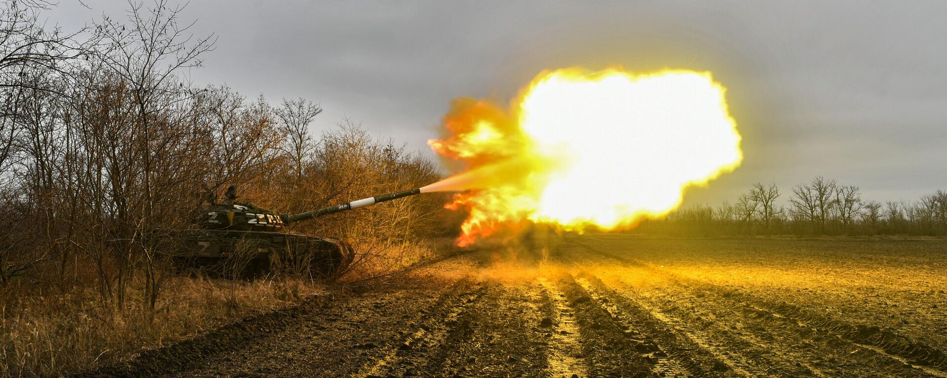 Tanque T-72 russo durante operações de combate no setor sul no decorrer da operação militar especial - Sputnik Brasil, 1920, 10.02.2024