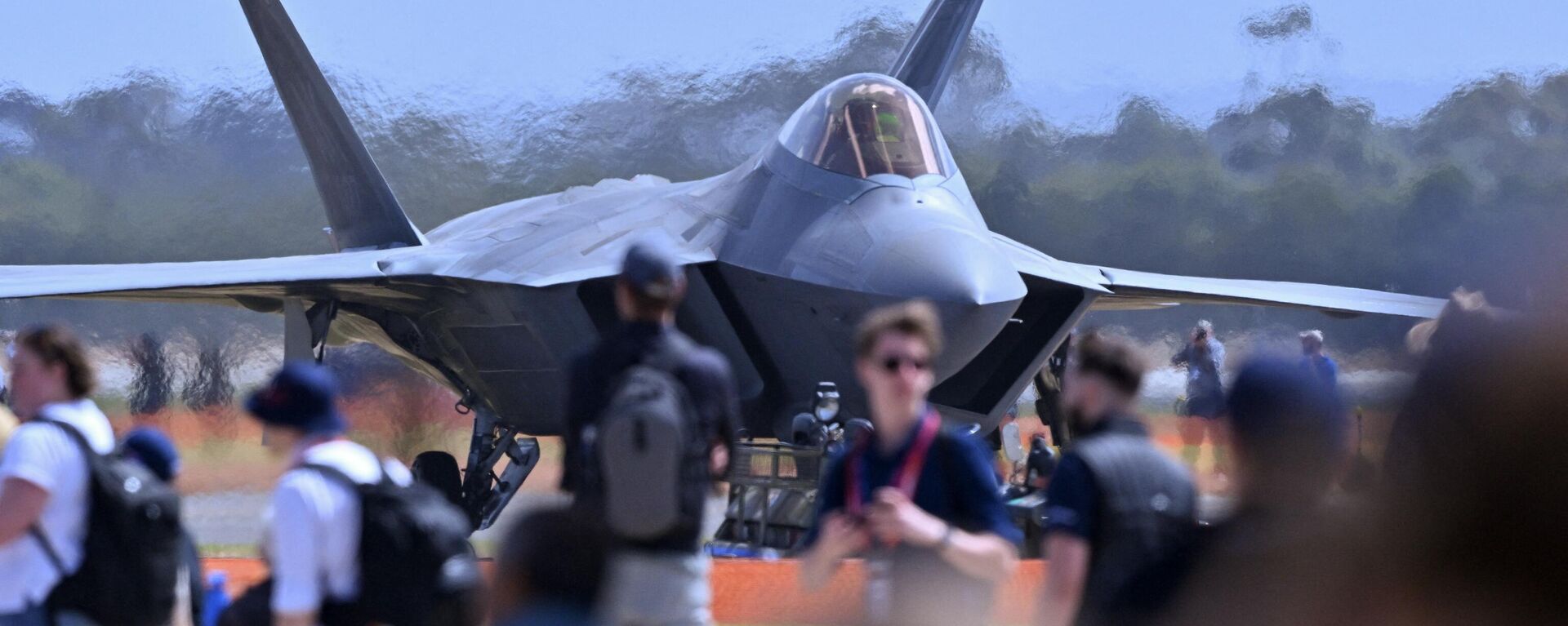 Caça F-22 da Força Aérea dos EUA se prepara para decolar na Australian International Airshow Aerospace and Defence Expo, no Aeroporto Avalon, Geelong, Austrália, 3 de março de 2023 - Sputnik Brasil, 1920, 04.03.2023