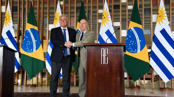 O Ministro de Estado das Relações Exteriores, Embaixador Mauro Luiz Iecker Vieira, recebe o  Ministro de Relações Exteriores da República Oriental do Uruguai, Francisco Bustillo, em Brasília 7 de março de 2023 - Sputnik Brasil