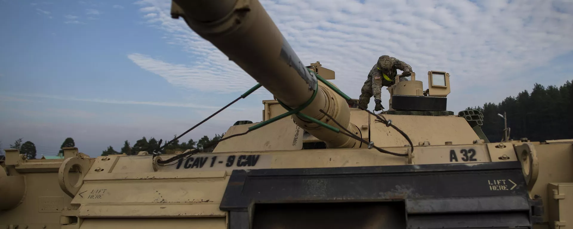 Tanque Abrams na estação ferroviária de Pabrade, 50 quilômetros a norte de Vilnius. Lituânia, 21 de outubro de 2019 - Sputnik Brasil, 1920, 24.07.2024