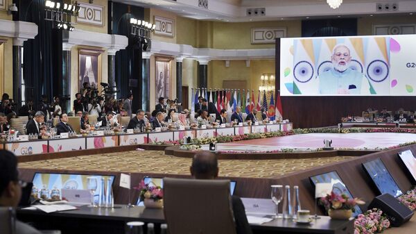 O primeiro-ministro indiano Narendra Modi, visto na tela, discursa na reunião dos ministros das Relações Exteriores do G20 em Nova Deli, 2 de março de 2023. - Sputnik Brasil