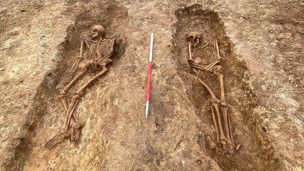 Túmulo romano descoberto em um cemitério em Garforth, no Reino Unido - Sputnik Brasil