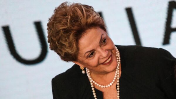 A ex-presidenta Dilma Rousseff durante cerimonia conjunta de posse das ministras Anielle Franco, da Igualdade Racial, e Sônia Guajajara, dos Povos Indígenas, realizada nesta quarta-feira (11), em Brasília no Palácio do Planalto - Sputnik Brasil