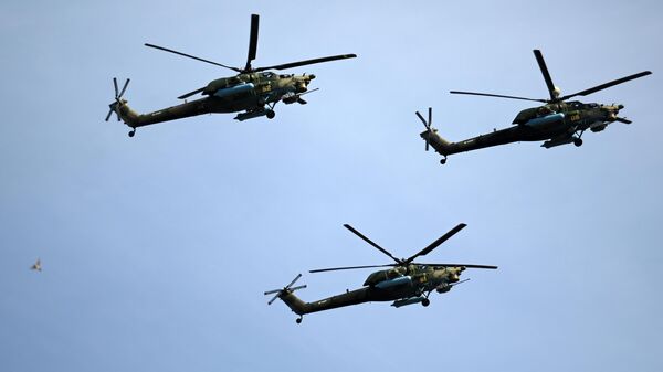 Helicópteros Mi-28N voando (imagem referencial) - Sputnik Brasil