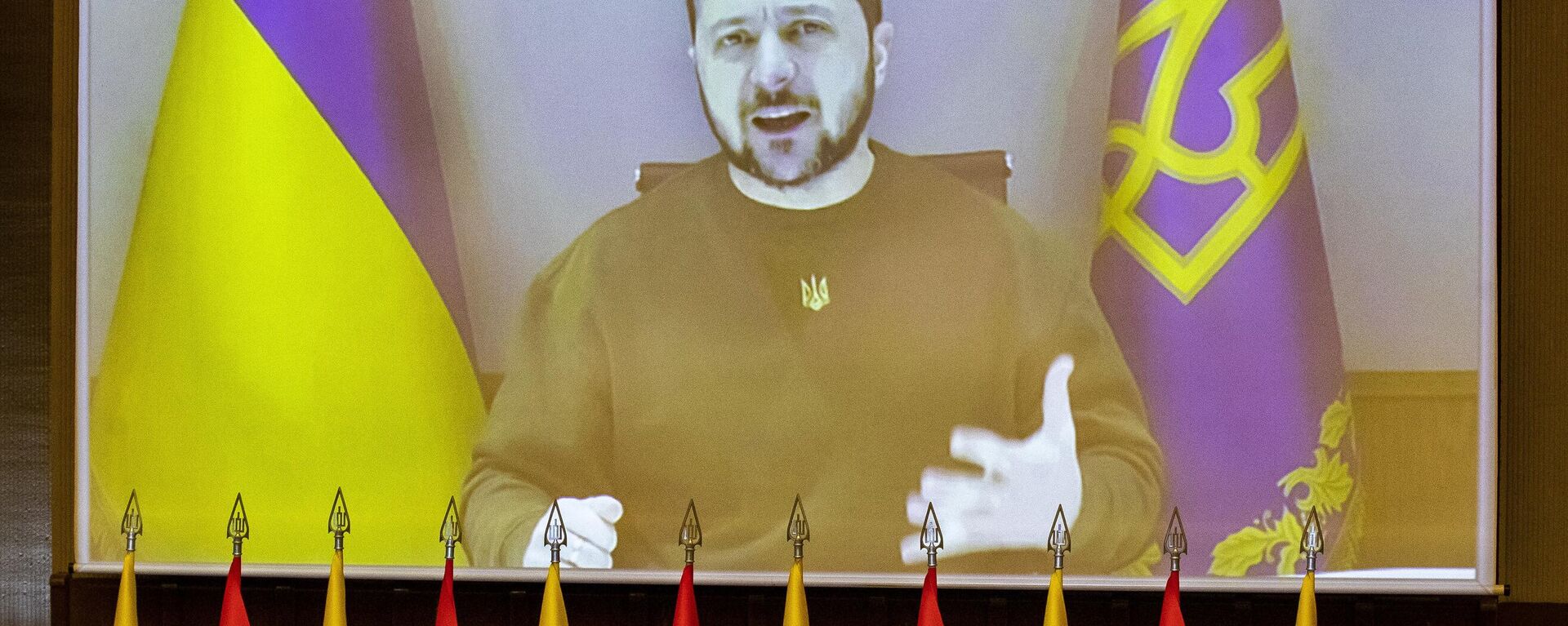 Vladimir Zelensky, presidente da Ucrânia, fala por videochamada ao parlamento lituano, localizado em Vilnius, Lituânia, 13 de janeiro de 2023 - Sputnik Brasil, 1920, 25.03.2023