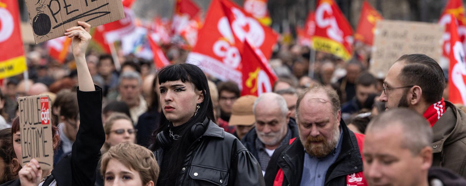 Manifestantes durante protestos e greves contra a reforma do sistema providenciário do governo do presidente francês Emmanuel Macron, em Dijon, França, 23 de março de 2023 - Sputnik Brasil, 1920, 07.04.2023