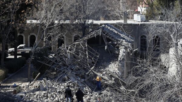Jornalistas observam dano de ataque aéreo de Israel contra cidadela medieval em Damasco, Síria, 19 de fevereiro de 2023 - Sputnik Brasil