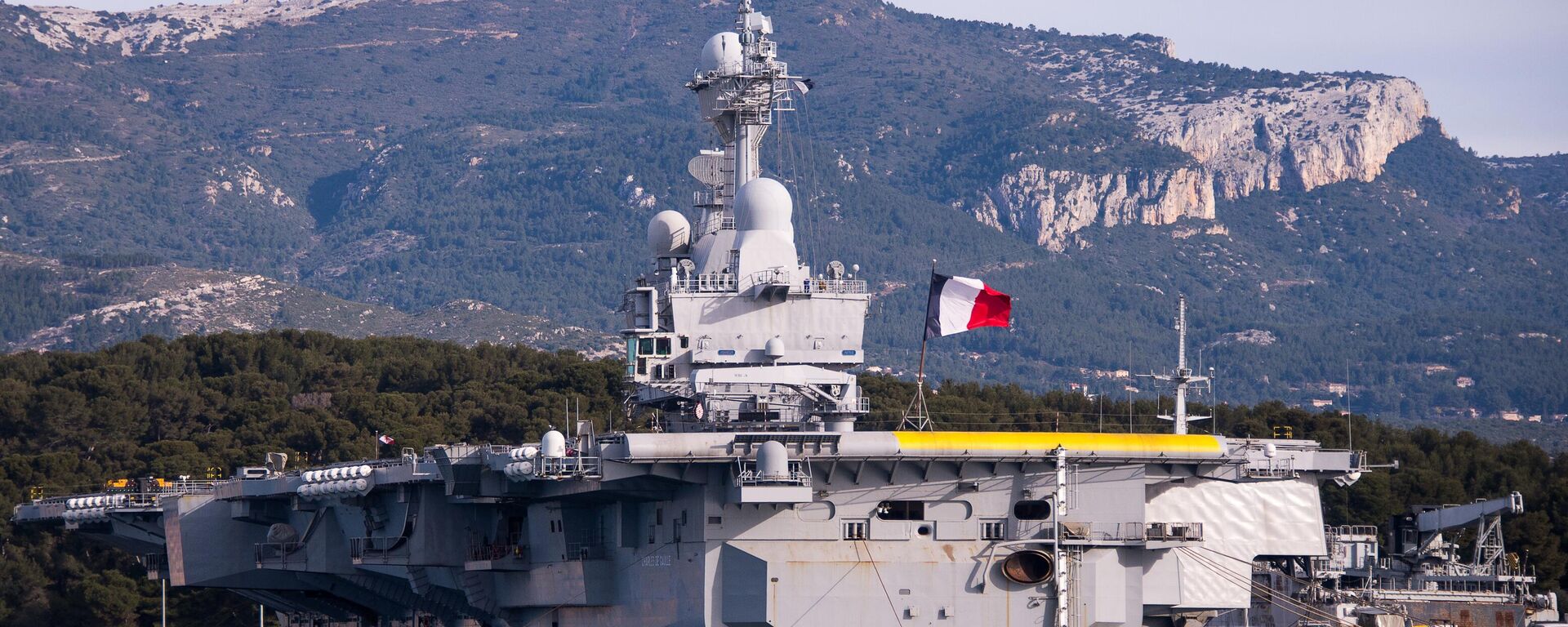 O porta-aviões Charles de Gaulle no porto de Toulon. - Sputnik Brasil, 1920, 15.03.2026