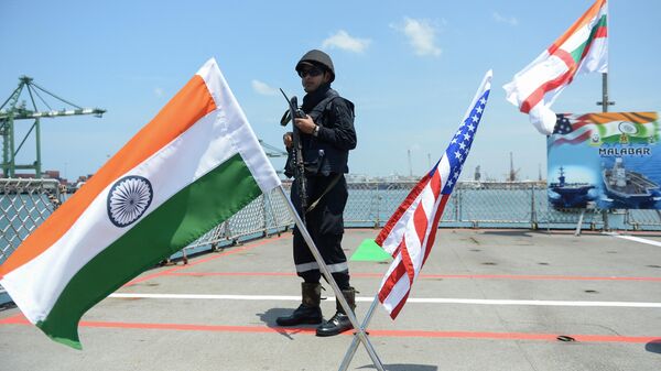Marinheiro da Marinha da Índia no convés do navio INS Shivalik, durante exercícios navais conjuntos com as marinhas dos EUA e do Japão, em Chennai, Índia, 10 de julho de 2017 - Sputnik Brasil