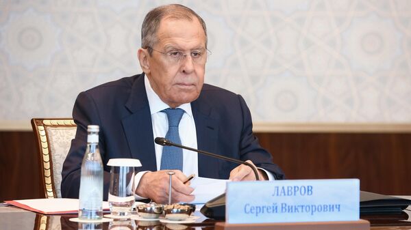 Sergei Lavrov, ministro das Relações Exteriores da Rússia, fala em conselho de ministros das Relações Exteriores da Comunidade dos Estados Independentes (CEI), em 14 de abril de 2023 - Sputnik Brasil
