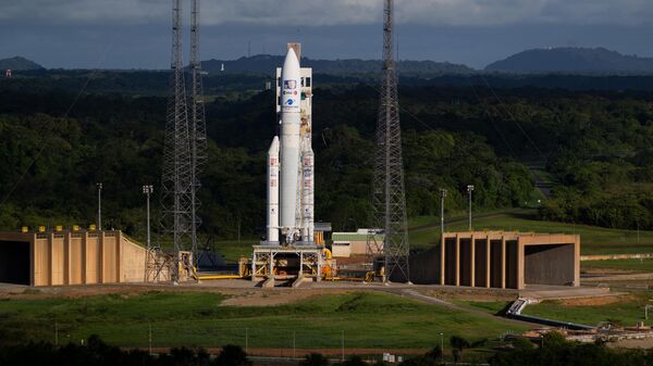 Foguete Ariane 5 carregando a nave espacial Jupiter Icy Moons Explorer, Juice, em uma plataforma de lançamento no espaçoporto europeu em Kourou, Guiana Francesa, 12 de abril de 2023. - Sputnik Brasil