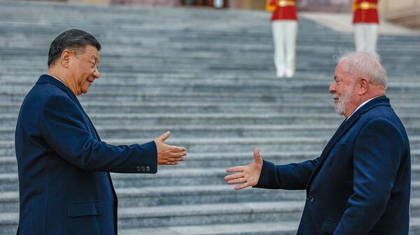 O presidente da China, Xi Jinping, recebe o presidente Luiz Inácio Lula da Silva no no Grande Palácio do Povo, Pequim, China, 14 de abril de 2023  - Sputnik Brasil