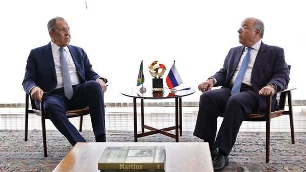 Sergei Lavrov (à esquerda) e Mauro Vieira (à direita), ministros das Relações Exteriores da Rússia e do Brasil, respectivamente, durante encontro no Palácio Itamaraty, Rio de Janeiro, Brasil, 17 de abril de 2023 - Sputnik Brasil