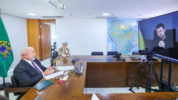 Presidente da República, Luiz Inácio Lula da Silva, durante videochamada com o presidente da Ucrânia, Vladimir Zelensky, Palácio do Planalto, 2 de março de 2023 - Sputnik Brasil