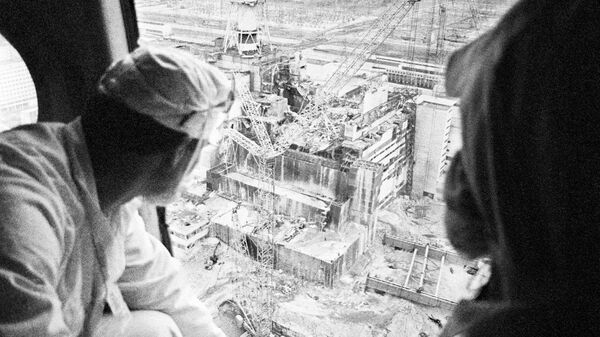 Acidente de Chernobyl. 1º prêmio World Press Photo na categoria Ciência e Tecnologia 1986, dosimetristas conduzem medições de radiação - Sputnik Brasil