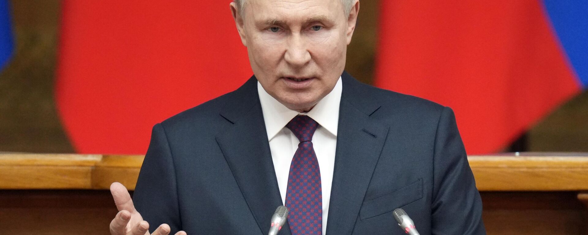 Vladimir Putin, presidente da Rússia, fala durante reunião do Conselho de Legisladores russo, 28 de abril de 2023 - Sputnik Brasil, 1920, 28.04.2023