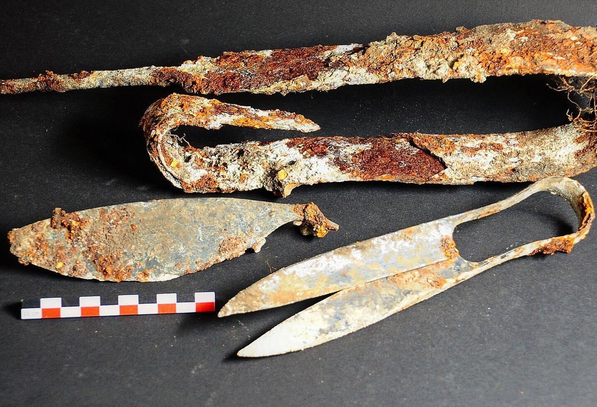 Espada e tesoura de 2.300 anos são encontradas em túmulos celtas na Alemanha - Sputnik Brasil, 1920, 30.04.2023