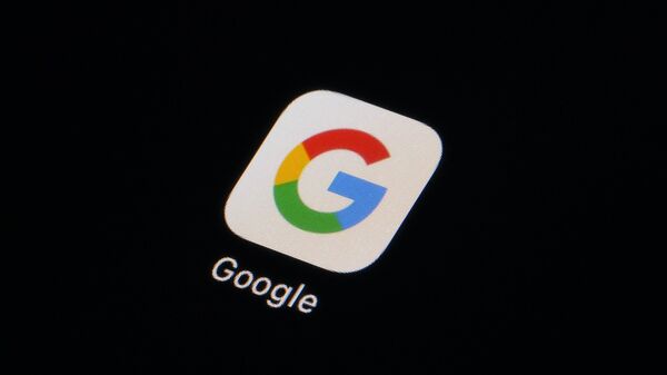 O ícone do aplicativo do Google é visto em um smartphone (foto de arquivo) - Sputnik Brasil