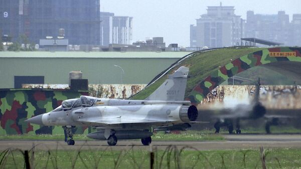 Um caça Mirage se prepara para decolar na base aérea em Hsinchu, Taiwan, 6 de abril de 2023. - Sputnik Brasil