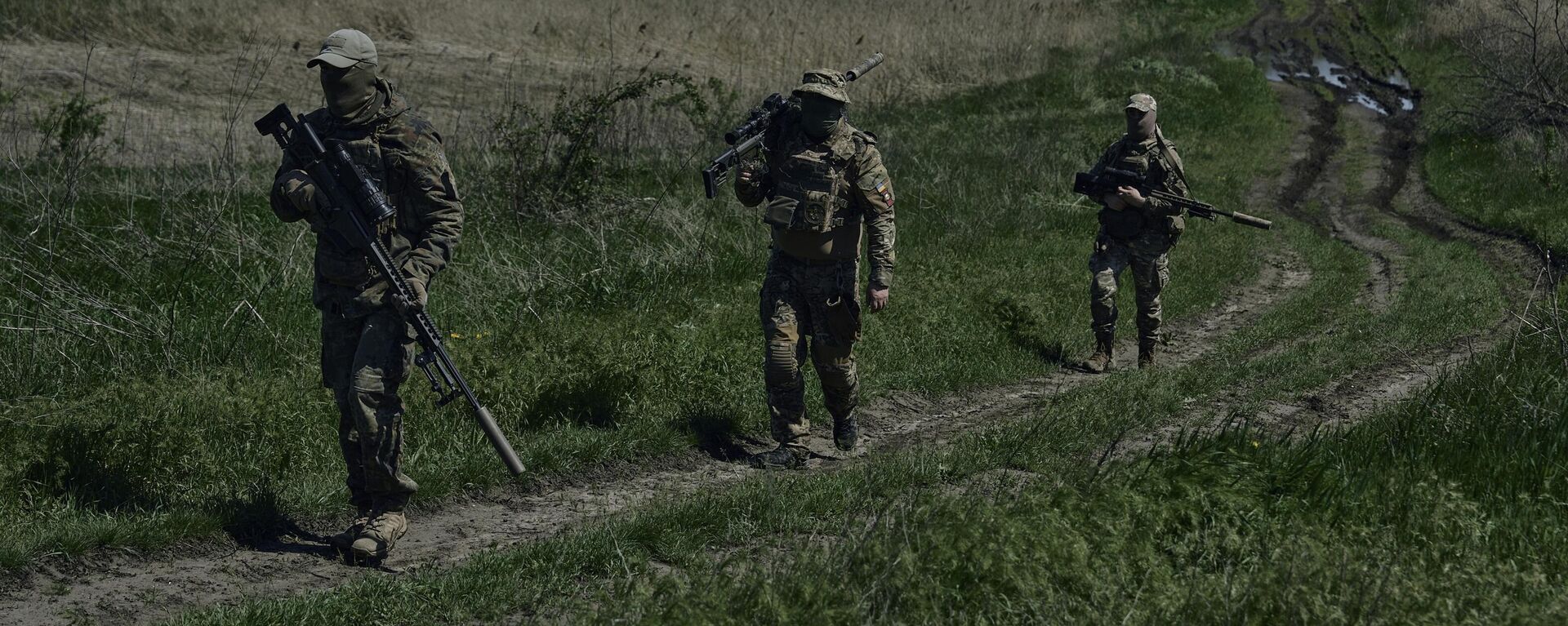 Franco-atiradores do Exército ucraniano mudam de posição diante das tropas russas perto de Artyomovsk (Bakhmut, para os ucranianos), região de Donetsk, 2 de maio de 2023. - Sputnik Brasil, 1920, 02.07.2024