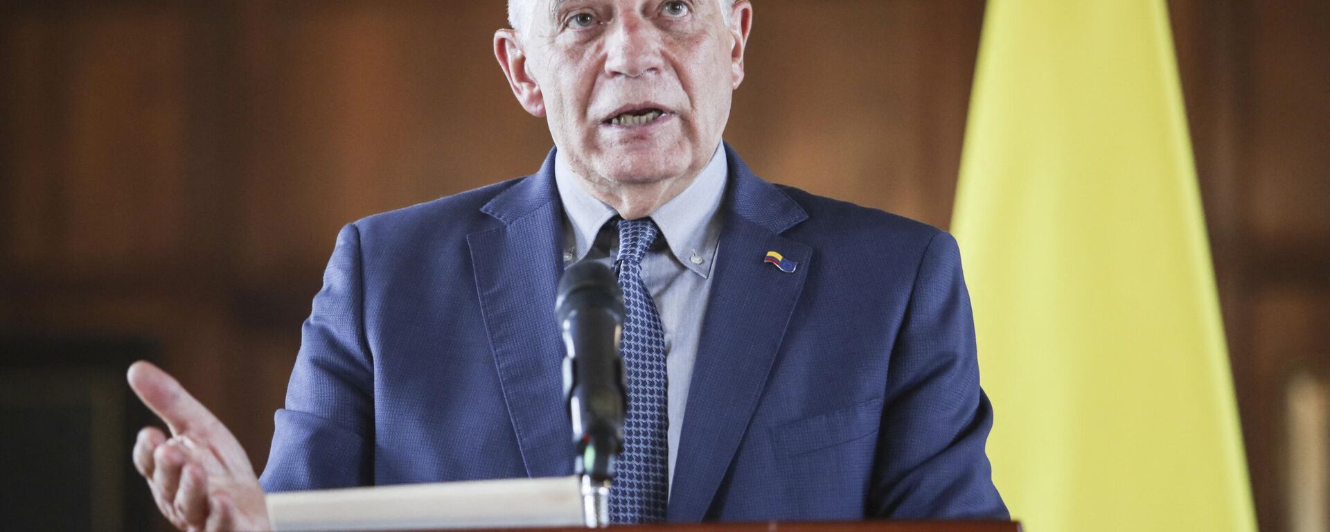 Josep Borrell, chefe das Relações Exteriores da União Europeia, fala ao lado de Álvaro Leyva, ministro das Relações Exteriores da Colômbia (fora da foto), durante coletiva de imprensa em Bogotá, Colômbia, 27 de abril de 2023 - Sputnik Brasil, 1920, 06.05.2023