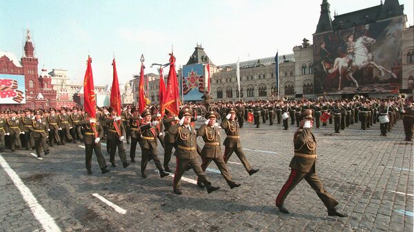 A data é celebrada com bastante orgulho pelo povo e Exército russo. Nesta foto de arquivo, podemos ver o Dia Da Vitória sendo comemorado em 1996 - Sputnik Brasil