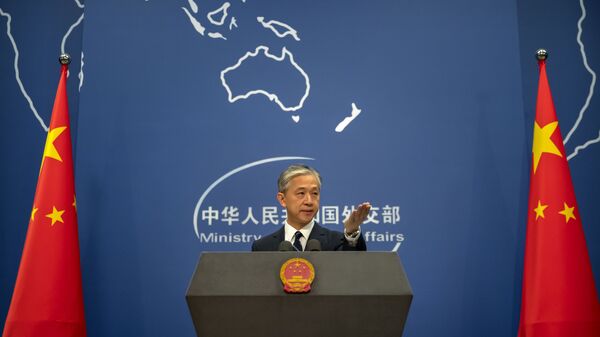 China's Ministry of Foreign Affairs spokesperson Wang Wenbin gestures during a daily briefing at the Ministry of Foreign Affairs in Beijing, Friday, July 24, 2020. - Sputnik Brasil