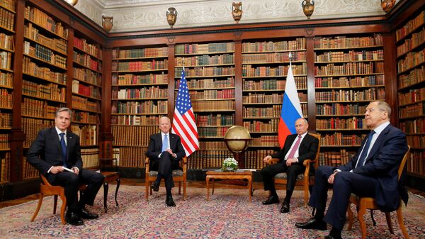 O secretário de Estado dos EUA, Antony Blinken, o presidente dos EUA, Joe Biden, o presidente da Rússia, Vladimir Putin, e o ministro das Relações Exteriores da Rússia, Sergei Lavrov, se encontram na 'Villa la Grange' em Genebra em 16 de junho de 2021 - Sputnik Brasil