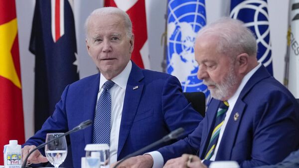 O presidente Joe Biden reage durante uma sessão de trabalho do G7 sobre alimentação, saúde e desenvolvimento durante a Cúpula do G7 em Hiroshima, Japão, 20 de maio de 2023 - Sputnik Brasil