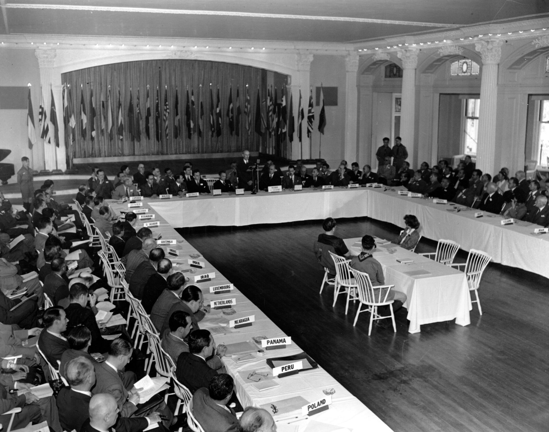 Participantes da Conferência de Bretton Woods no Mount Washington Hotel, Bretton Woods, New Hampshire, 4 de julho de 1944 - Sputnik Brasil, 1920, 23.05.2023