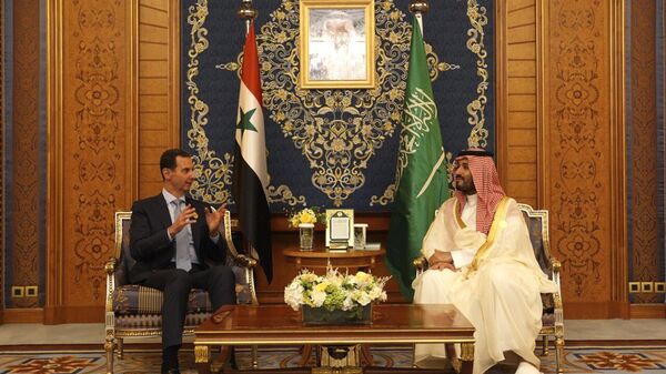 Presidente sírio Bashar al-Assad, à esquerda, e o príncipe herdeiro saudita Mohammed bin Salman, na cúpula da Liga de Estados Árabes em Jeddah, Arábia Saudita, 19 de maio de 2023. - Sputnik Brasil
